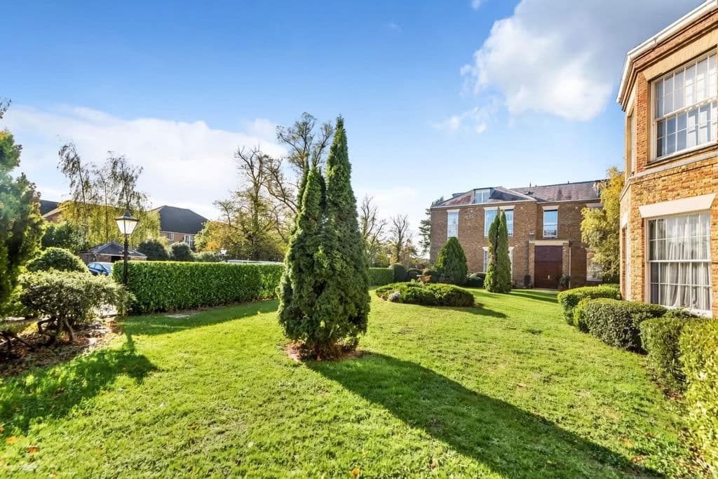 Royal Drive, New Southgate — main photo