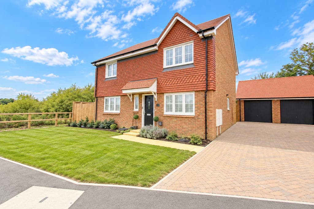 Silver Birch Close, Cheshunt — main photo