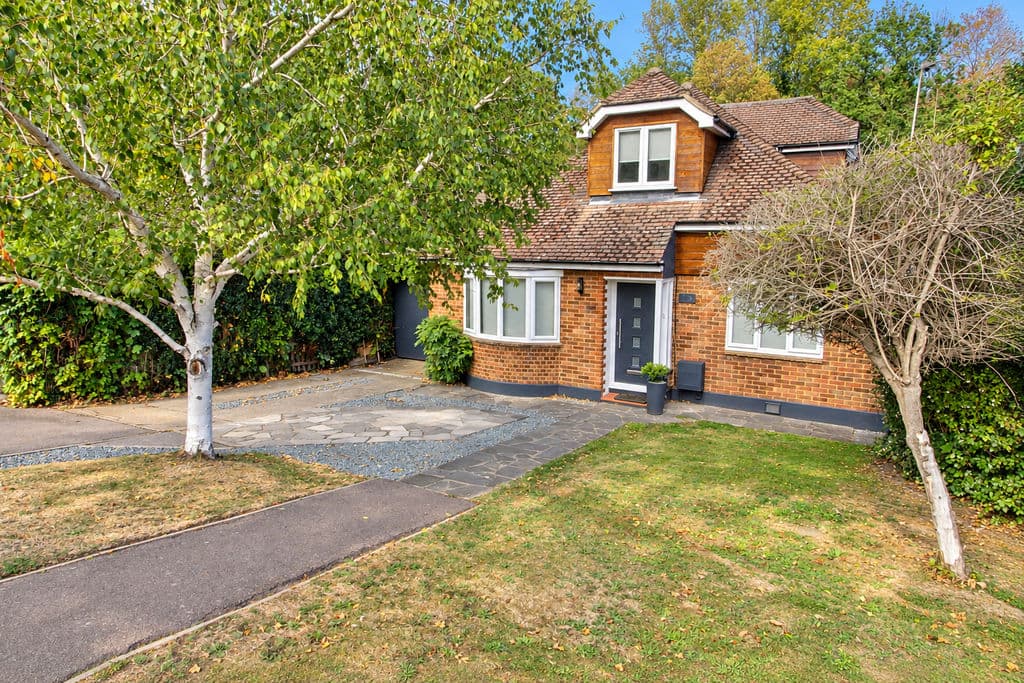 Tolmers Road, Cuffley — main photo