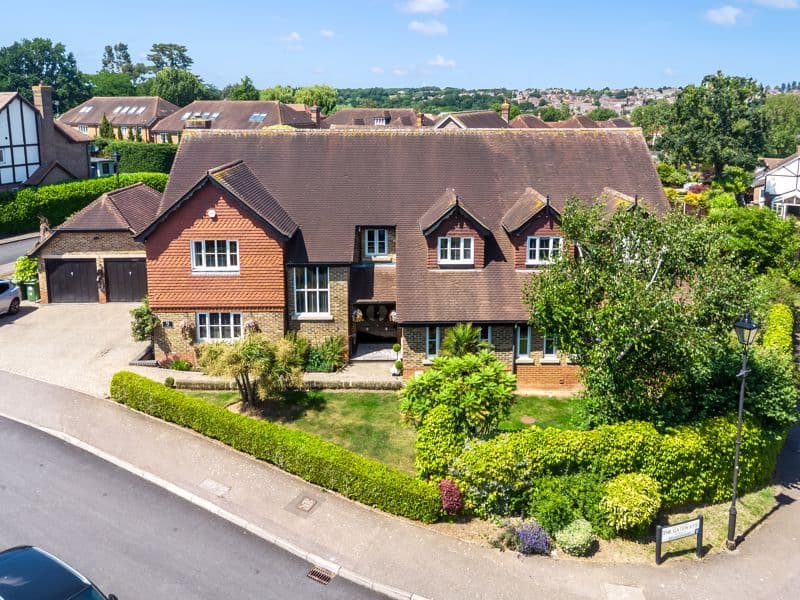 The Gateways, Goffs Oak — main photo