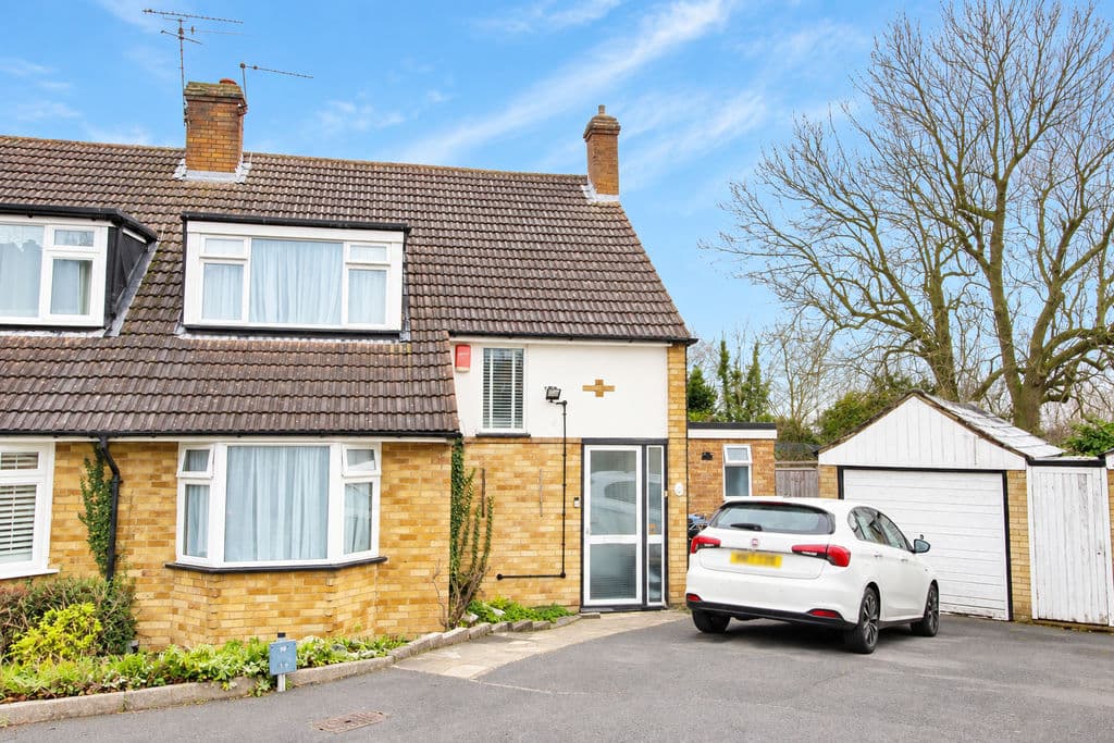 Bacons Drive, Cuffley — main photo