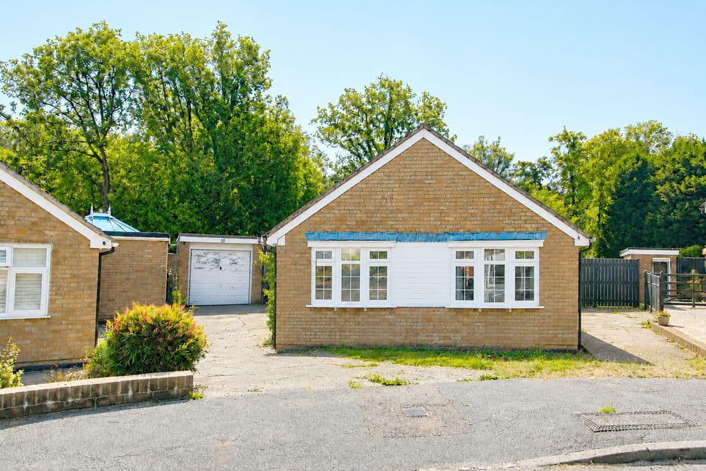 Brookside Crescent, Cuffley — main photo