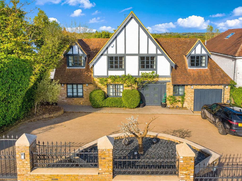 Hanyards Lane, Cuffley — main photo