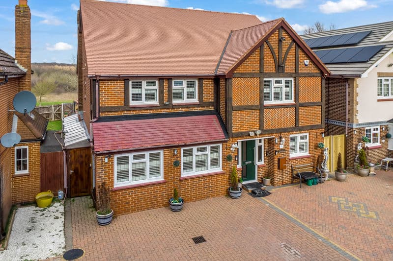 Bittern Close, Cheshunt — main photo